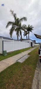 Chống UV nhà máy bán hàng trực tiếp Trắng Hampton PVC hàng rào với Top lưới - Product Image 5