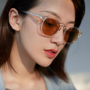 Gafas <span class=keywords><strong>De</strong></span> <span class=keywords><strong>Sol</strong></span> <span class=keywords><strong>De</strong></span> alta calidad para mujer, <span class=keywords><strong>lentes</strong></span> polarizadas redondas, montura pequeña, unicolor - Product Image 2