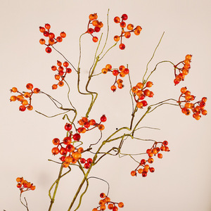 Branche de baies artificielles Zen Holly simulées, 107 cm, en plastique et mousse, ornements décoratifs pour la maison et les fêtes - Product Image 1