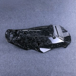 Carénage inférieur en fibre de carbone sèche 3K léger et haute résistance avec trous de fixation pré-percés pour 1290 Super Duke R 2020-2024 - Product Image 3