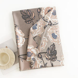 Écharpe imprimée vintage <span class=keywords><strong>douce</strong></span> nouvelle écharpe chaude en sergé de grandes fleurs pour femmes - Product Image 1