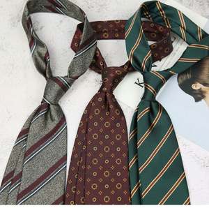 Corbata de Hombre de 8CM con Rayas Vintage Color Vino Tinto para Novio o Padrino, Ideal para Banquetes, Recepciones y Bodas - Product Image 5