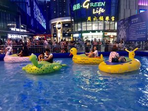 Bateau à pédales <span class=keywords><strong>de</strong></span> pare-chocs <span class=keywords><strong>de</strong></span> batterie électrique adulte d'enfants pour la piscine gonflable - Product Image 4