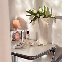 Noël Une paire de bottes blanches en céramique créative vase à la mode ornements décoration de la maison cadeaux de vacances