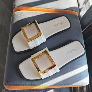 Venta al por mayor <span class=keywords><strong>de</strong></span> fábrica: Nuevas sandalias planas <span class=keywords><strong>de</strong></span> verano para mujer, modernas zapatillas sin cordones con punta abierta y PVC antideslizante, calzado para estudiantes. - Product Image 5