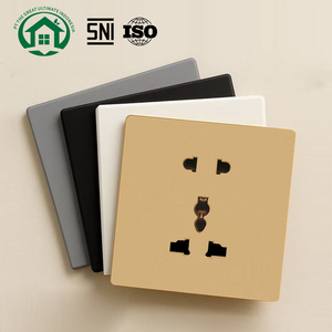 Enchufe universal de 5 pines con panel de latón y hierro en color blanco, con 2 tomas duraderas, ideal para uso residencial y general. - Product Image 1