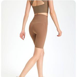 Shorts de sport mi-cuisse pour femme, couleur chair, doux, extensibles dans les 4 sens, taille haute, pour la course, le Pilates et l'athlétisme, longueur genou, vente en gros - Product Image 3