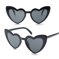 Lunettes de soleil promotionnelles en plastique recyclé blanc en forme de cœur, personnalisables avec logo de marque, pour mariages et fêtes - Vente en gros BSBH