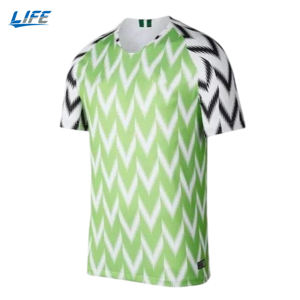 Maillot de football version fan 2026 – Respirant, séchage rapide, personnalisable avec badge et numéro d'équipe – Idéal pour les matchs en stade et les événements sportifs - Product Image 1