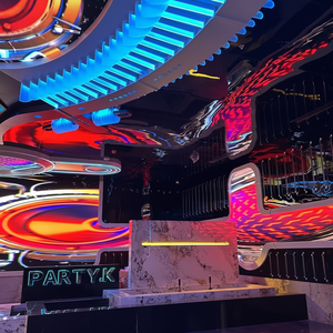 Pantalla Led única para discoteca Bar Dj Booth Diseño de forma personalizada - Product Image 1