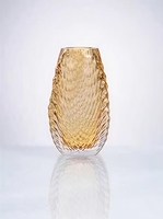 Vase en cristal rouge texturé biologique, ornement de table Wabi Sabi de luxe discret pour la décoration intérieure