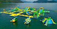 Balançoire gonflable géante Sky Rocket |   Tour de balançoire flottante extrême pour parc aquatique |   Structure de jeux aquatiques à sensations fortes