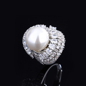 Bague d'anniversaire pour femme certifiée, élégante et géométrique, en cuivre plaqué platine, incrustée de nacre et de diamants, 14 mm, bijoux haut de gamme - Product Image 6