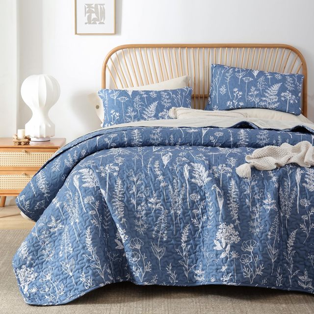 Factory Price Wholesale Cotton Quilt Bedding Set Blue Floral Quilt Sets Soft Bedspreads Coverlets for Home Decor