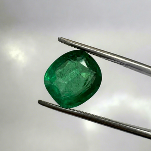 Vente en gros de pierres précieuses vertes naturelles d'émeraude zambienne de 3,33 carats, taille coussin, pour la fabrication de bagues, pendentifs, colliers et bijoux - Product Image 1
