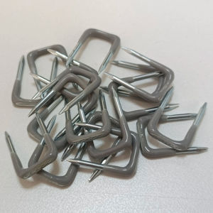 Grapas de Seguridad para Cables de Acero al Carbono de 3/4 de Pulgada con Punta Afilada, Grapas Aisladas para Fijar Cables a Superficies de Madera - Product Image 6