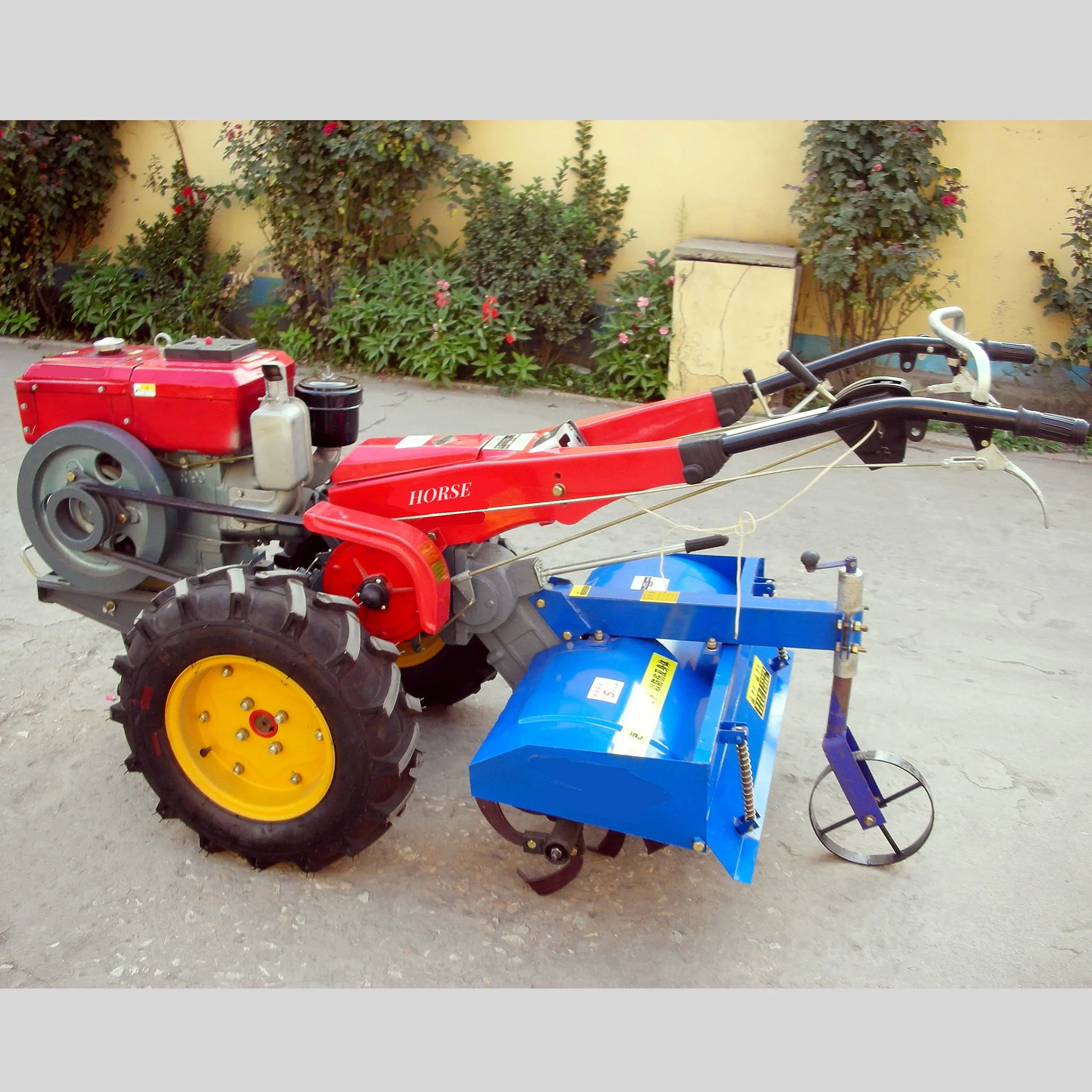 Pto 2 tekerlekli yürüyüş 18hp 22hp 28 hp 35hp gn61 gn151 dizel kenya'da traktörün arkasında yürümek