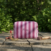 Pochette de maquillage tendance en tissu gaufré écologique, rayée pastel, monogrammée, avec fermeture éclair durable, personnalisable pour mariage, douche nuptiale, ou avec initiales