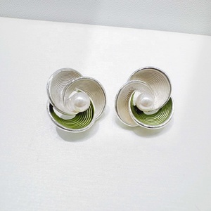 Boucles d'oreilles personnalisées en argent sterling 925, uniques, pour fêtes d'été, colorées, tendance, pour femmes, grandes fleurs en émail vert, style exagéré - Product Image 4