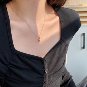 Collier pendentif chat en argent S925 plaqué rhodium, hypoallergénique, anti-ternissement, design mignon et délicat pour femme, par Dylam - Product Image 3