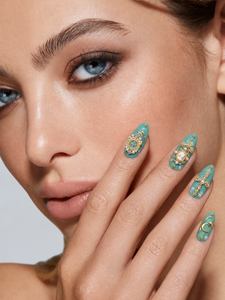 Uñas Postizas de Lujo Verdes, Estilo Stiletto, Acrílicas, con Perlas, Diamantes de Imitación Dorados, Pre-Diseñadas, 10 Piezas para Fiesta - Product Image 4