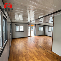 Casa Contenedor Expandible de 20 Pies con Marco Negro, Estilo Madera Granulada, Dos Dormitorios y Un Baño