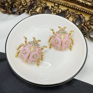 Pendientes <span class=keywords><strong>de</strong></span> <span class=keywords><strong>mariquita</strong></span> con incrustaciones <span class=keywords><strong>de</strong></span> diamantes <span class=keywords><strong>de</strong></span> moda Retro para mujer, joyería <span class=keywords><strong>de</strong></span> aro <span class=keywords><strong>de</strong></span> aleación <span class=keywords><strong>de</strong></span> moda <span class=keywords><strong>de</strong></span> gama alta, versátil altamente personalizada - Product Image 3