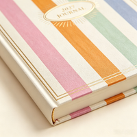 Agenda annuel rayé couleur macaron 2027 avec logo personnalisé, couverture rigide, journal, agenda, cadeau personnalisé