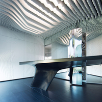 Installation de bar à domicile comptoir de bar à surface solide en corian noir personnalisé pour la maison meubles de bar à la maison en forme de L