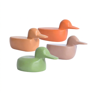 Pato de Madera Hecho a Mano, Decorativo, Estilo Animal, Diseño Art Deco, Personalizable para Decoración del Hogar, Aniversario de Bodas - Product Image 1