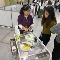 Chariot à glaces mobile électrique à batterie tout-en-un, la machine idéale pour produire des glaces fraîches servies et exposées en magasin