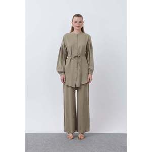 Ensemble deux pièces pour femme Puane, tunique et pantalon kaki à col montant et détails boutonnés, polyvalent pour les occasions décontractées et le bureau - Product Image 2