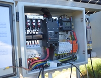 Boîtier de Combinaison Photovoltaïque USFULL IP65 en Fer, Boîtier de Combinaison de Chaînes PV 4 Entrées 1 Sortie, Boîtier de Combinaison PV 4 Voies