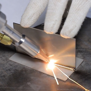 Soudeuse au laser 3 en 1 pour le soudage, la découpe et le nettoyage <span class=keywords><strong>Machine</strong></span> à souder au laser à fibre - Product Image 2