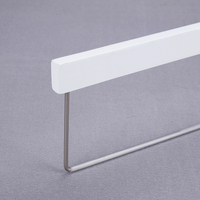 Présentoir en bois de couleur blanche pour tapis/vêtements de table