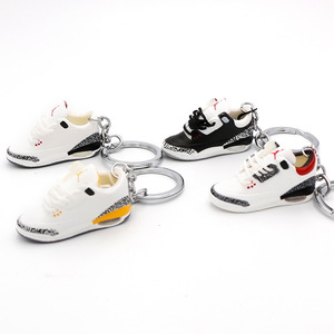 พวงกุญแจรูปรองเท้าผ้าใบ 3 มิติ สีขาว สีดำ สีแดงเพลิง รุ่น Aj3 ของตกแต่งสุดสร้างสรรค์และทันสมัย  ขั้นต่ำในการสั่งซื้อน้อย - Product Image 5