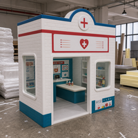 Aire de jeux intérieure pour clinique, maison de jeu de rôle avec poste de soins et aménagement intérieur interactif pour les zones d'activités de garderie