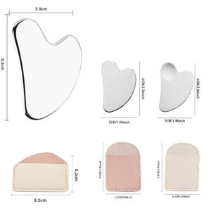 Planche de massage facial en acier inoxydable en forme de cœur et de lèvre, personnalisable avec logo, marque OEM, vente en gros pour usage commercial - Product Image 2