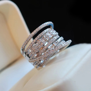 Anello dal Design Multistrato Stile Unico per Donne - Product Image 5