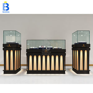 Vetrina Espositiva di Lusso Personalizzata per Gioielli e Orologi di Pregio con Illuminazione a LED - Product Image 1