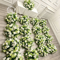Lettres florales artificielles blanches et vertes pour le sol, décoration élégante pour les mariages et les fêtes.