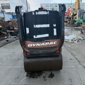 Compacteur à tambour vibrant simple DYNAPAC CC900, moteur diesel 44,7 kW, autoporté, pour travaux de construction - Product Image 2