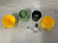 Les deux peuvent infuser et moudre un moulin à café manuel petit portable avec deux tasses machine à café à noyau en céramique