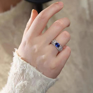 Anello classico da donna con design a doppia punta di colore blu - Product Image 5