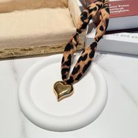 Handgemaakte statement sieraden van zijde, geknoopte sjaal, bandana, bedelketting. Geweldig cadeau voor verjaardag, Moederdag, Valentijnsdag of een andere feestdag.