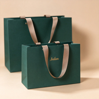 Sac en papier fantaisie pour cosmétiques avec poignées en ruban vert, personnalisé avec logo imprimé, idéal pour cadeaux et bijoux