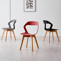 Chaise de salle à manger d'extérieur moderne toute neuve, chaises en plastique noir, chaises pour hôtel, salon