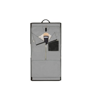 Muestra gratuita de la bolsa de lona Mergeboon personalizada de poliéster negro para llevar trajes, para mujer. - Product Image 5