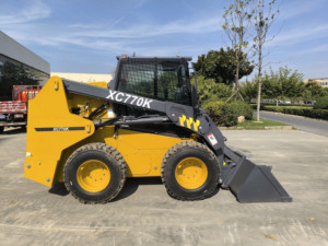 Xuzhou Officiical Multifonction 1.25 Tonnes Mini Skid Steer Loader XC770K Avec 0.6m ³ Seau en Stock - Product Image 3