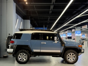 Toyota FJ Cruiser d'<span class=keywords><strong>occasion</strong></span> 2017, 15 000 miles, norme Euro V, transmission automatique, moteur 4L Turbo, sièges en cuir, toit ouvrant, caméra 360° arrière - Product Image 6
